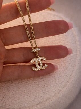 Stamps CC Chain Necklace with diamantés – Gold Tone